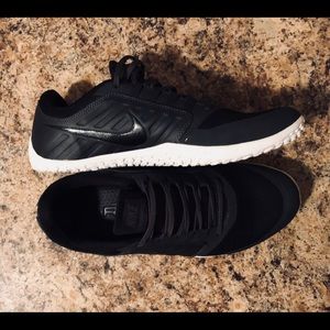 NWOT - NIKE AIR PERNIX TRAINING